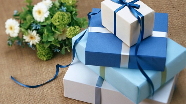holiday-gift-bouquet-box-1350×2400